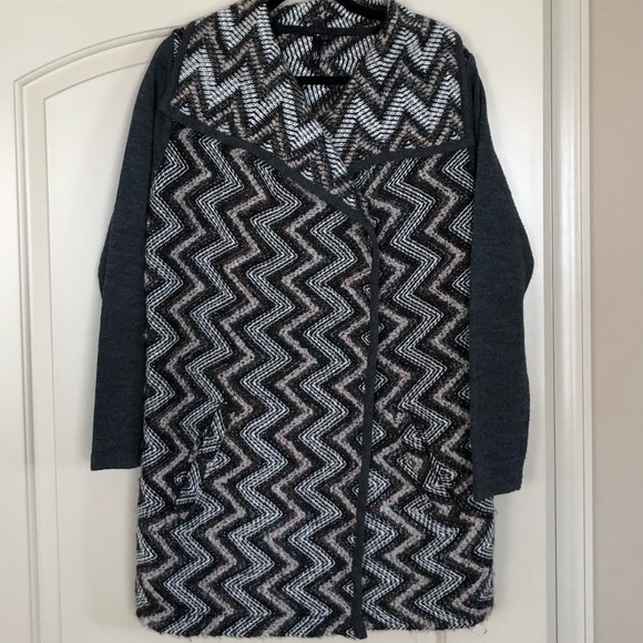 ***SALE***Vip Sweater. Medium - Picture 3 of 6